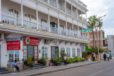 Beyaz Şehir, Pondicherry / İndia - 3 Eylül 2019: Hindistan 'ın Pondicherry Fransız mahallesindeki güzel Fransız Mimari ve Binaları