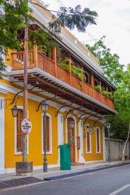 Beyaz Şehir, Pondicherry / Hindistan - 3 Eylül 2019: Pondicherry 'nin Fransız mahallesindeki Palais de Mahe Oteli