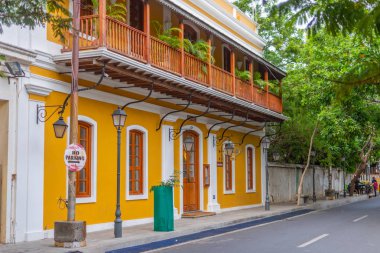 Beyaz Şehir, Pondicherry / Hindistan - 3 Eylül 2019: Pondicherry 'nin Fransız mahallesindeki Palais de Mahe Oteli