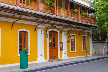 Beyaz Şehir, Pondicherry / Hindistan - 3 Eylül 2019: Pondicherry 'nin Fransız mahallesindeki Palais de Mahe Oteli