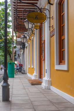 Beyaz Şehir, Pondicherry / Hindistan - 3 Eylül 2019: Pondicherry 'nin Fransız mahallesindeki Palais de Mahe Oteli