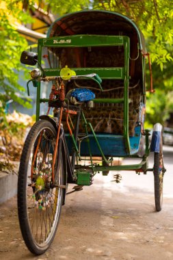 Beyaz Şehir, Pondicherry / İndia - 3 Eylül 2019: Hindistan 'ın Pondicherry Fransız mahallesindeki güzel Fransız Mimari ve Binaları