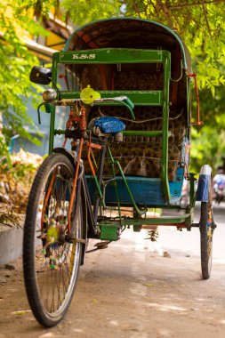 Beyaz Şehir, Pondicherry / İndia - 3 Eylül 2019: Hindistan 'ın Pondicherry Fransız mahallesindeki güzel Fransız Mimari ve Binaları