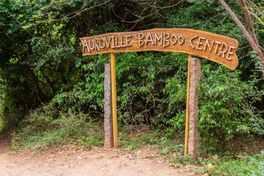 Auroville, Tamilnadu / Hindistan - 4 Eylül 2019: Auroville bambu merkezi, Tamilnadu