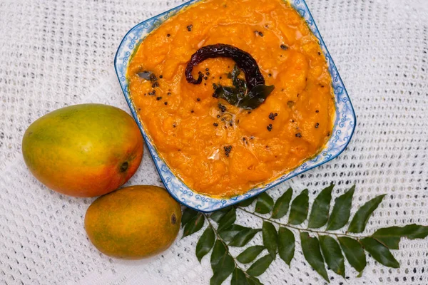 Goan Mango Curry Prato Com Espaço Cópia Imagem Restaurante Revista — Fotografia de Stock