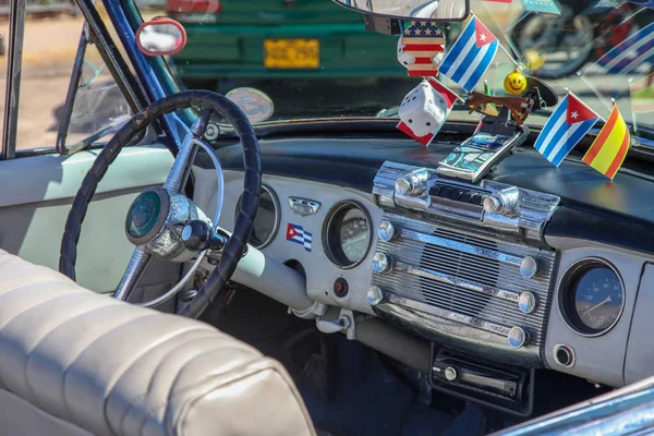 Primo Piano Interno Classico Retro Auto Epoca Orologio Volante Cruscotto — Foto Stock