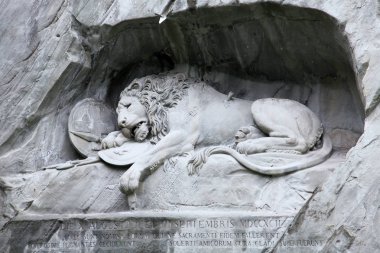Lewendenkmal, aslan anıt landmark Lucerne, İsviçre. İsviçreli Muhafızlar, Louis XVI Fransa'nın şerefine cliff üzerinde oyulmuş. Açık havada, kopya alanı.