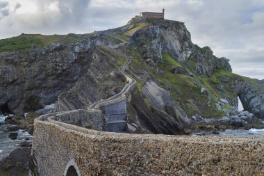 San Juan de Gaztelugatxe sığınak içinde sahil, Bask Coutry, İspanya