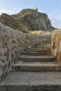 San Juan de Gaztelugatxe sığınak içinde sahil, Bask Coutry, İspanya