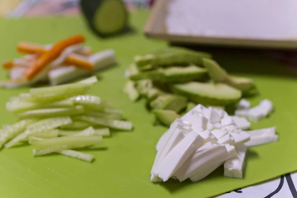 Une Personne Qui Prépare Des Rouleaux Sushi Maki — Photo