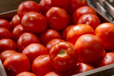 Taze meyve ve sebze bir İspanyol pazarda