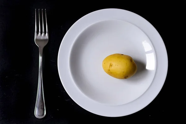 Uma Imagem Conceitual Comida Mínima Com Único Item Prato — Fotografia de Stock