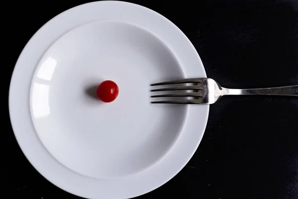 Sebuah Gambar Konseptual Makanan Minimal Dengan Satu Item Pada Piring — Stok Foto