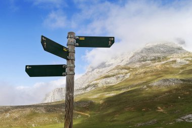 Picos de Europa dağına aralığı ve Fuente D Cantabria, İspanya
