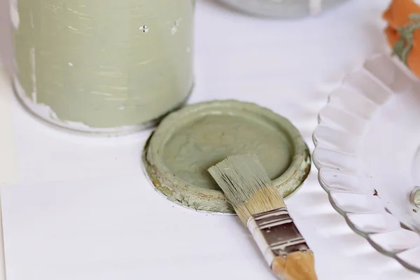 Pintura Verde Tiza Oliva Con Material Pintura Para Decoración — Foto de Stock