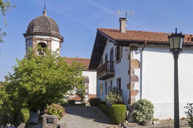 Zugarramurdi, Fransa ve İspanya sınırında bir kasaba kurdu.