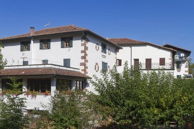 Zugarramurdi, Fransa ve İspanya sınırında bir kasaba kurdu.