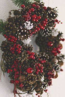 Doğal malzemelerle yapılan Noel süsleri