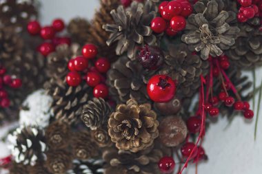 Doğal malzemelerle yapılan Noel süsleri