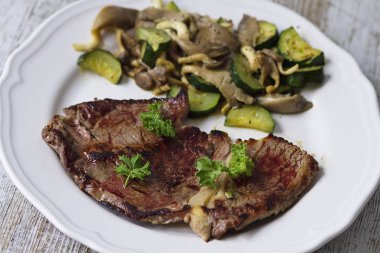 Sebzeli ızgara dana pirzolası 