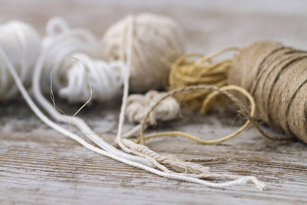 Верёвочные шарики из различных материалов