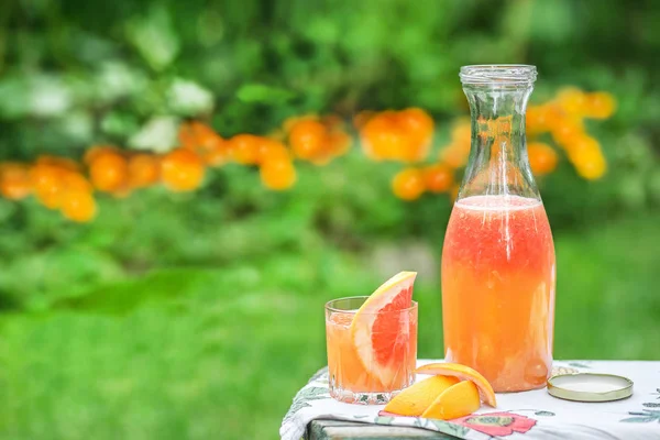 Citrus Cocktail Med Och Mynta Vackra Glas Och Tillbringare Färsk — Stockfoto