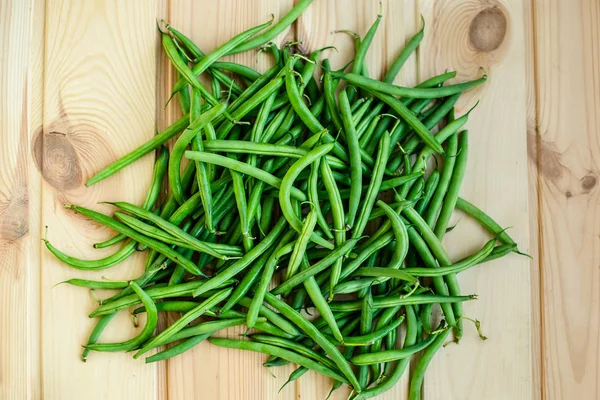 Gele Groene Bonen Een Houten Achtergrond — Stockfoto