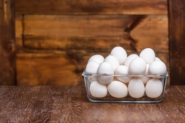 Arriba Vaso Con Los Huevos Blancos Sobre Mesa Rústica Madera — Foto de Stock