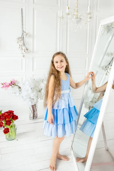 Bahçede çiçek büyüyen lilyum bahçesinde,.