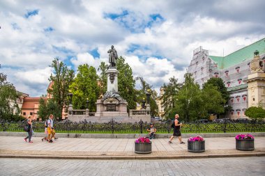 Varşova - 20 Temmuz: 20 Temmuz 2017 eski şehir Varşova, Polonya, turist dolu Parklar, Castle Square, çeşmeler