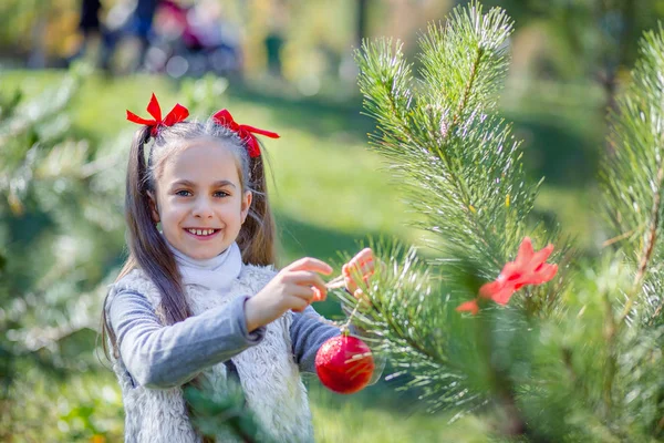 Cute Girl Decorating Christmas Tree Outdoors Yard Holidays Merry Christmas — Stock Photo, Image