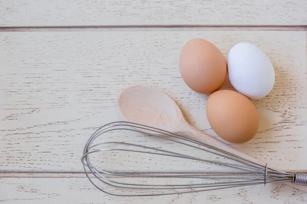 Ingredientes Para Cocinar Huevos Utensilios Cocina Una Mesa Madera Vista — Foto de Stock