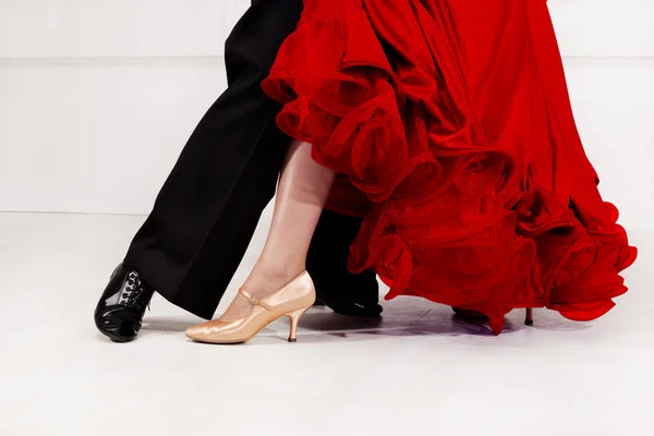 Close Dancers Feet Ballroom Dancers Dance Floor Man Trousers Woman — Stock Photo, Image