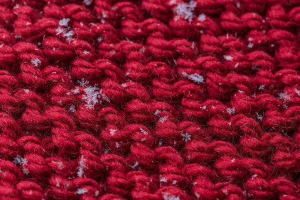 Kırmızı Bir Closeup Ekose Üzerine Kaç Kar Taneleri Ile Ördü — Stok fotoğraf