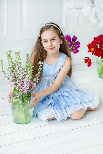 Portrait Beautiful Blue Eyed Child Little Girl Bouquet Tulips Bright — Stock Photo, Image
