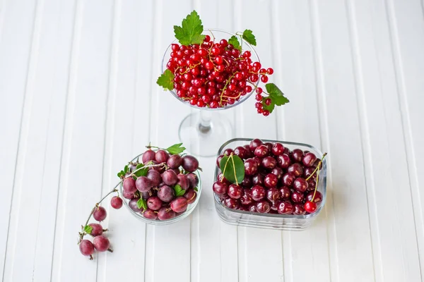 Fresh Berries Red Currant Gooseberry Cherries Glass Dish Kitchen Wooden — Stock Photo, Image