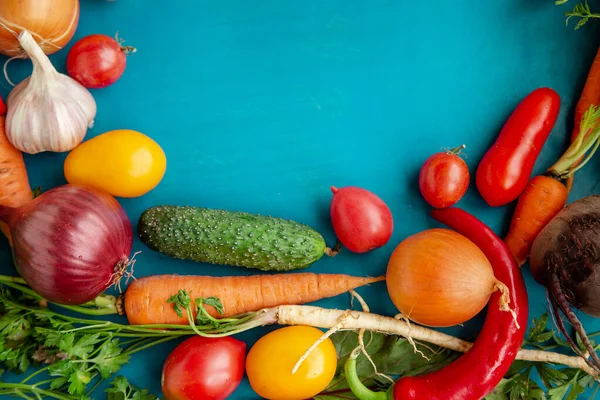 Composition with raw vegetables on a blue background. Frame of vegetables. — Stock Photo, Image