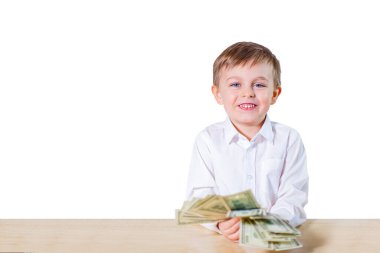 Genç işadamının elinde 100 dolar nakit para var. 100 Amerikan doları nakit. Banknotları olan portre çocuğu..