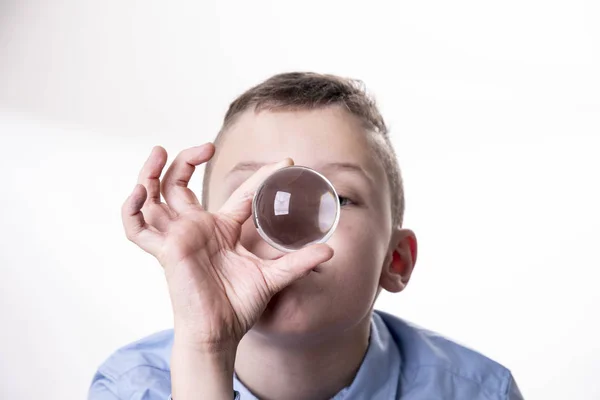 Rapaz Olha Sonhadoramente Para Uma Bola Vidro Para Prever Futuro — Fotografia de Stock