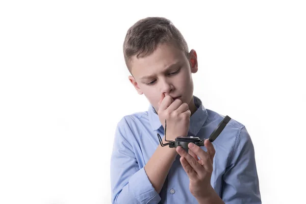 Menino Brooding Sobre Seu Futuro Sentado Com Uma Bússola Sua — Fotografia de Stock