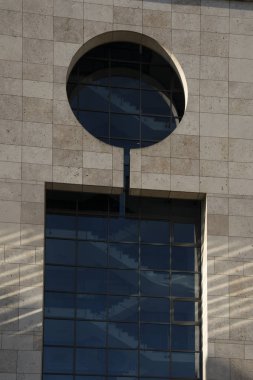 Mimari pencere cephe ünlem işareti olarak