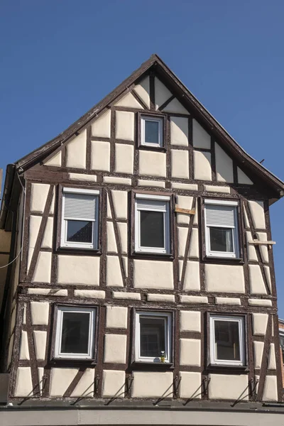 Beautiful detached half-timbered house in front of a blue sky — Stock Photo, Image