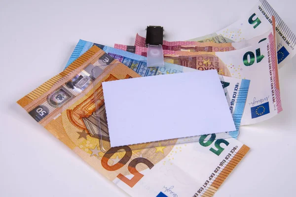 Όνομα κάρτας να κλιπ στο κενό με Ευρωπαϊκό λογαριασμούς — Φωτογραφία Αρχείου