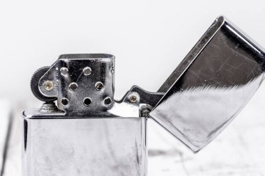 Gümüş parafin ile fırtına çakmak