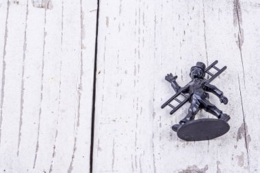 Küçük merdiven ile şanslı cazibesi baca süpürme