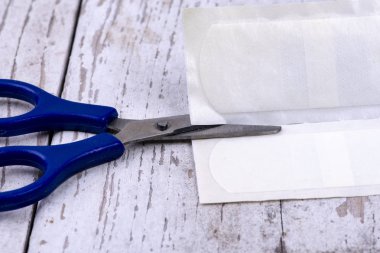 mavi makas bir alçı açık keser