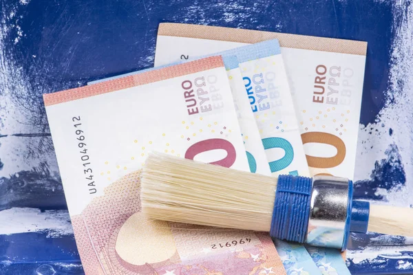 Banknotlar ile siyah iş ressamı fırçası
