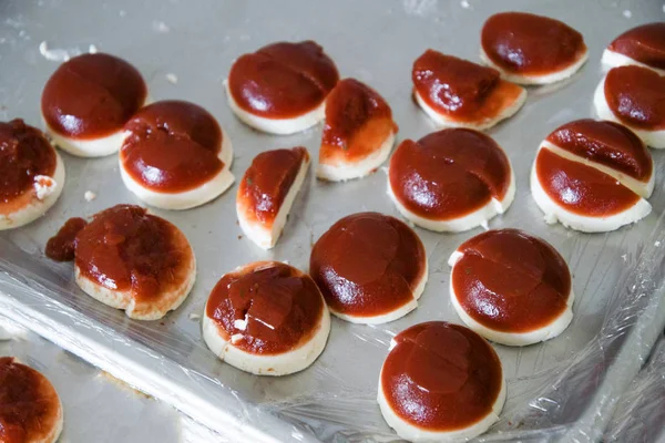 Maceron gibi küçük yuvarlak şekil puding el yapımı tatlı