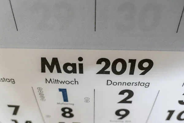 Kalendarz z naciskiem na maj 2019 z tekstem środa i czwartek — Zdjęcie stockowe
