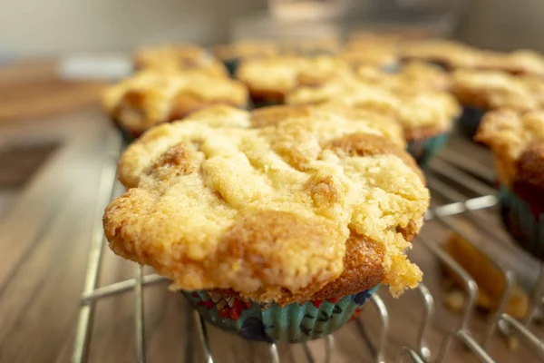 Versgebakken muffin met crumble — Stockfoto